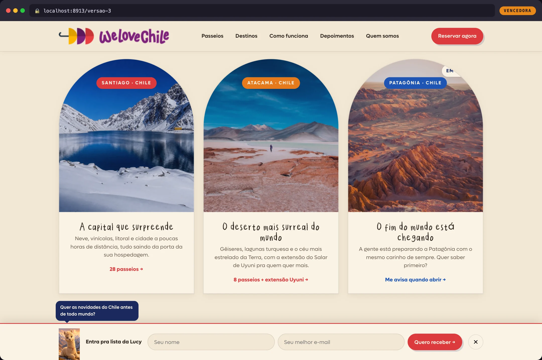 A versão vencedora do site aberta no navegador, com selo de vencedora na janela
